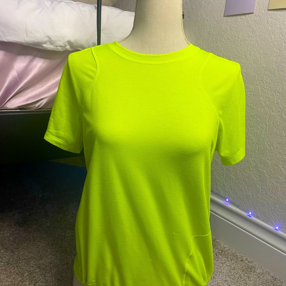 Neon, Lululemon shirt